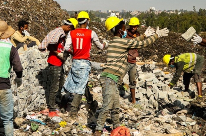 After the tragic landslide that killed 116 people the Koshe landfill in Addis Ababa is safer. (Image Credit: UN)