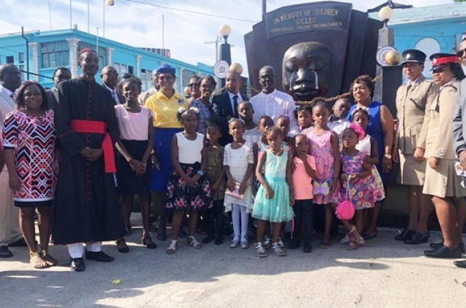 Members of the Kingston and St Andrew Municipal Corporation paid tribute children who have been killed under tragic/violent circumstances at the Secret Gardens Monument located in downtown Kingston on May 5, 2019. (Image credit: twitter.com/MayorWilliamsJA)