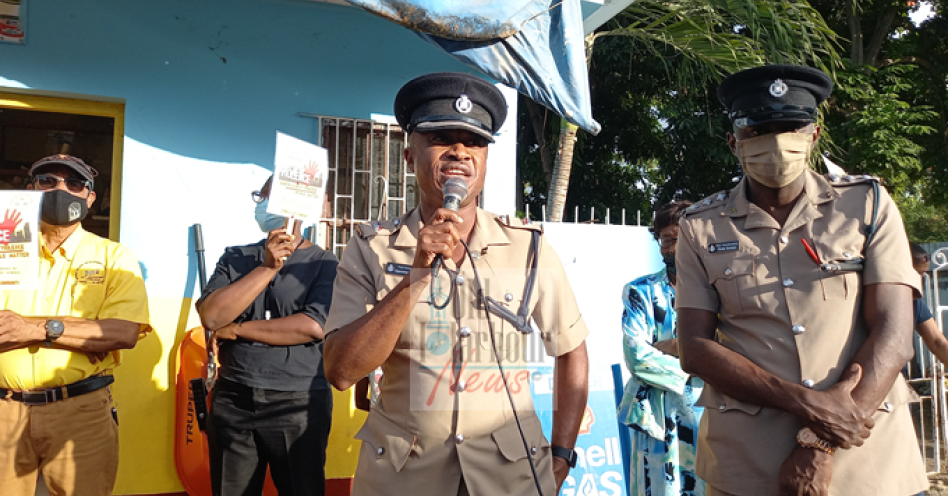 SSP Christopher Phillips (left) speaking to residents of Spring Village, while DSP Mark Harris looks on. (OH News Photo)