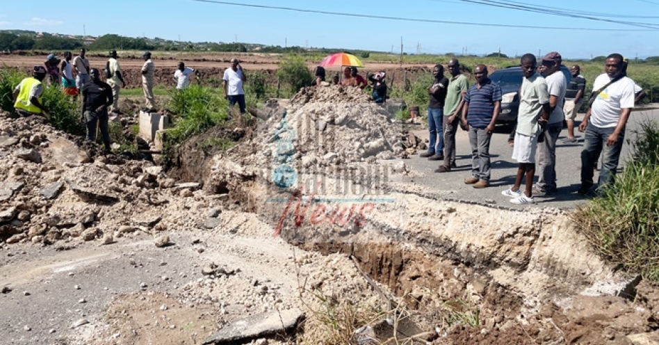 NWA carrying out repairs along a section of the Salt River road in Clarendon. (OH News Photo)